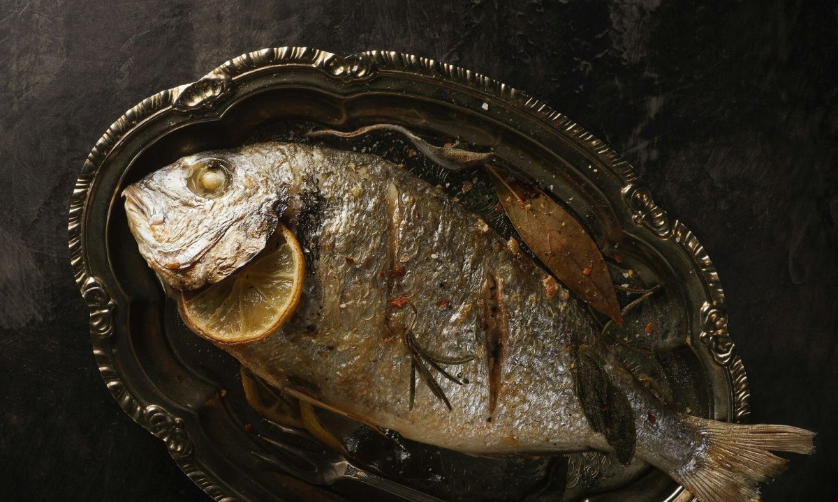 Il trucco del limone che cambia il sapore del pesce