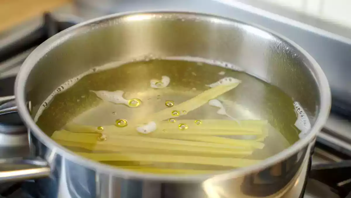 Perché non dovresti mettere l’olio nell’acqua della pasta