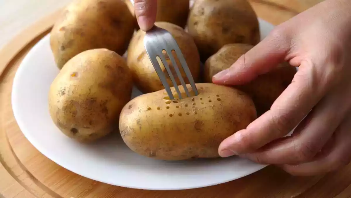 Le patate devono davvero essere bucherellate prima della cottura? Abbiamo indagato!