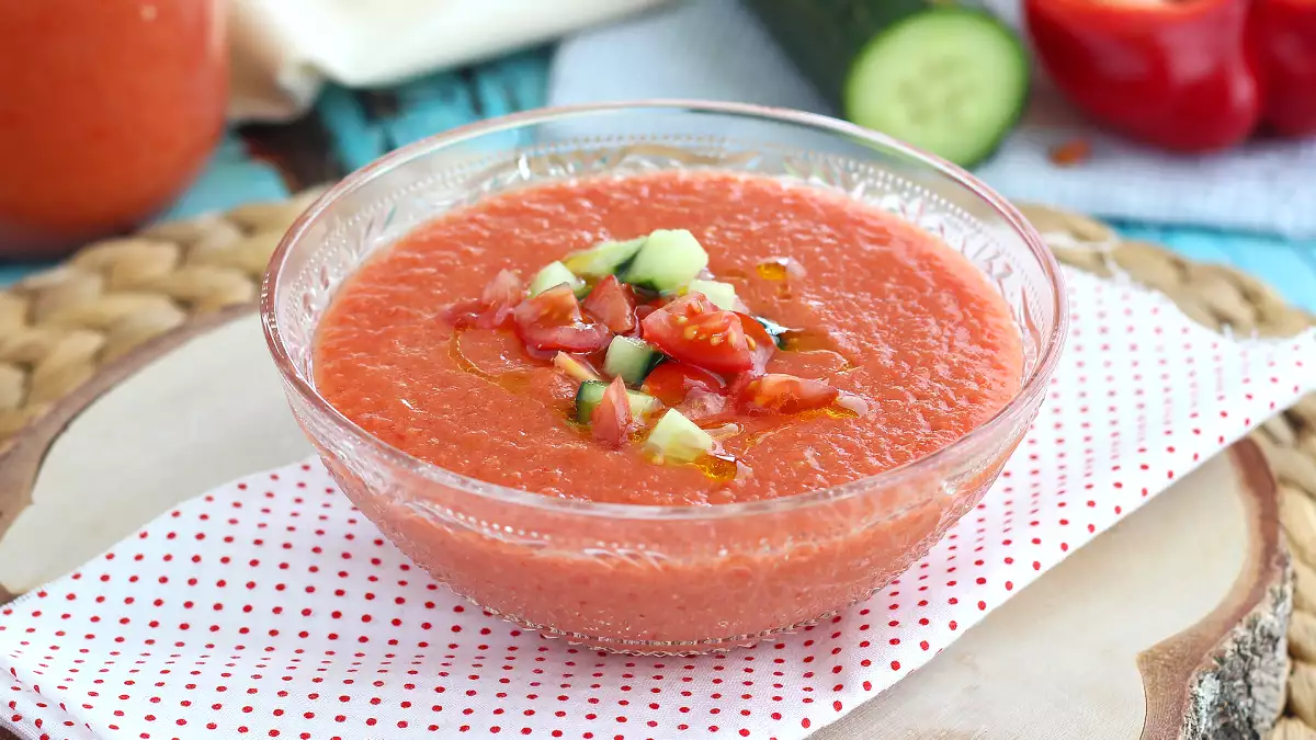 Se sei stato in Spagna l’hai sicuramente assaggiato: ecco come preparare il vero gazpacho a casa in 10 minuti!