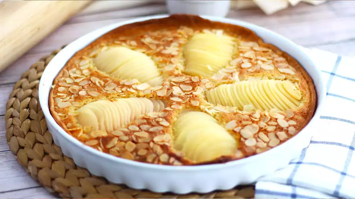 Abbiamo trovato la crostata di pere perfetta: è così bella che puoi servirla al pranzo di Capodanno