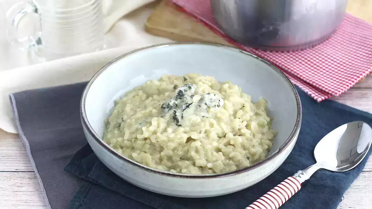Risotto con Roquefort ultra-cremoso: la ricetta da provare per assaporare settembre come non mai!