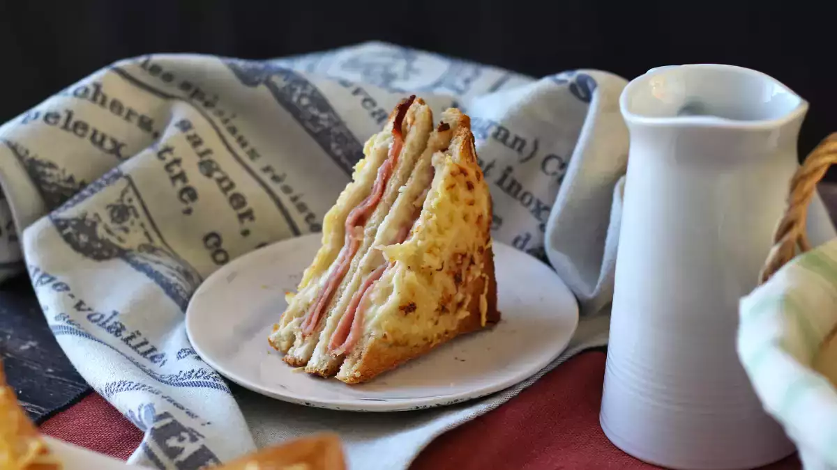 Rientro dalle vacanze? Questo croque-monsieur in friggitrice ad aria è pronto in 20 minuti