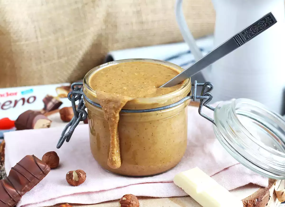 La ricetta express che ricrea la crema del Kinder Bueno (una vera tentazione!)