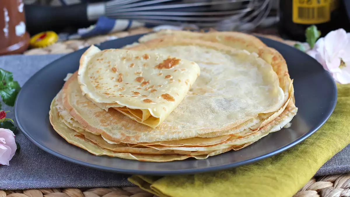 Crêpes senza lattosio: la ricetta facile con un solo ingrediente che hai già in casa
