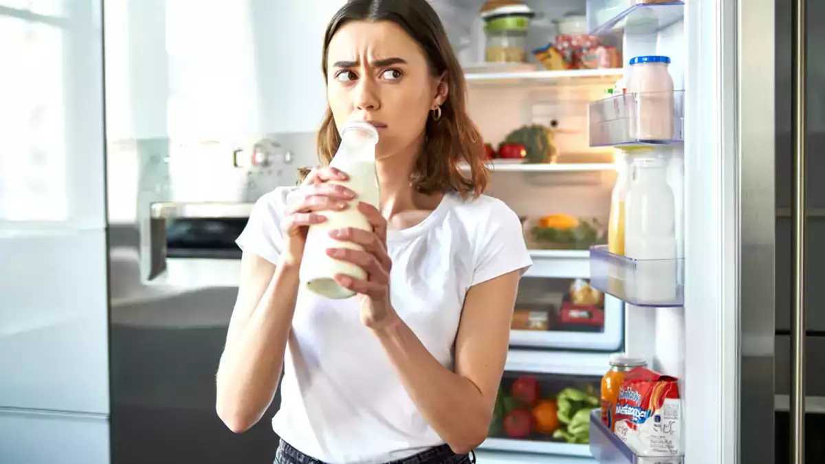 Bere latte freddo dalla bottiglia: l’abitudine che indebolisce il sistema immunitario