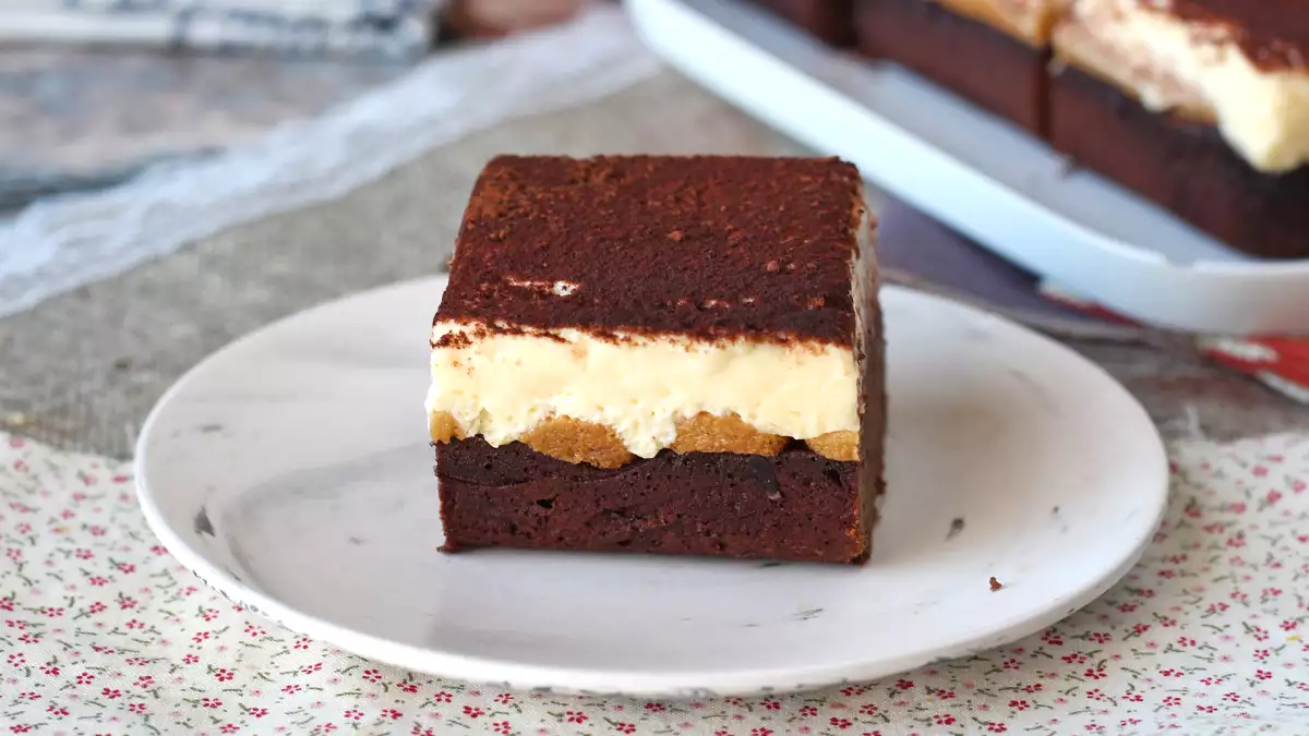 Non sapete scegliere tra brownie e tiramisù? Ecco il dessert che unisce entrambi alla perfezione