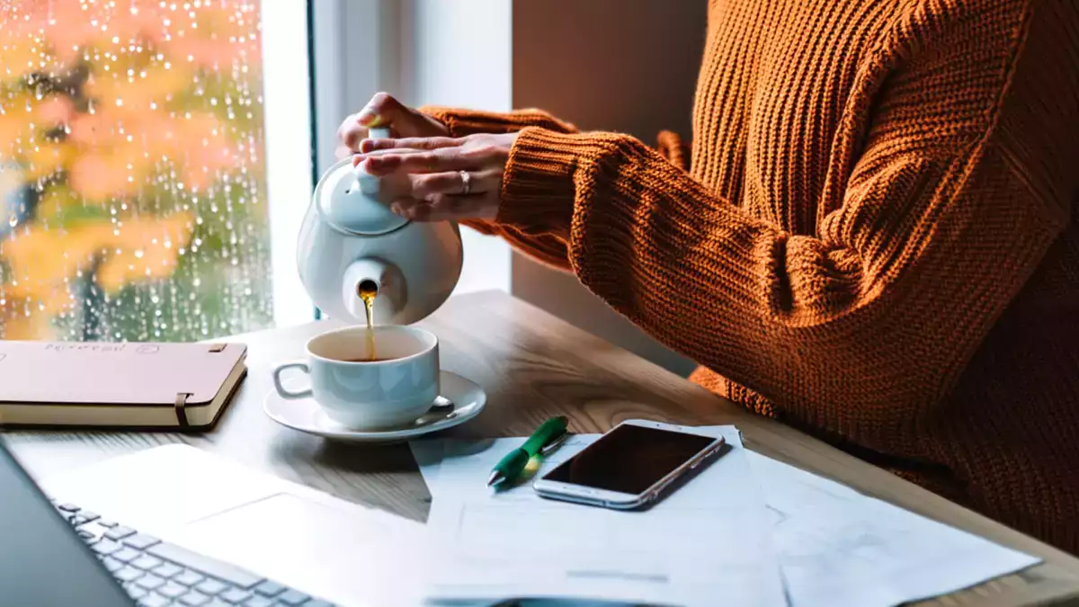 Pensate ad idratarvi con il freddo... ma il tè è davvero un sostituto dell'acqua?