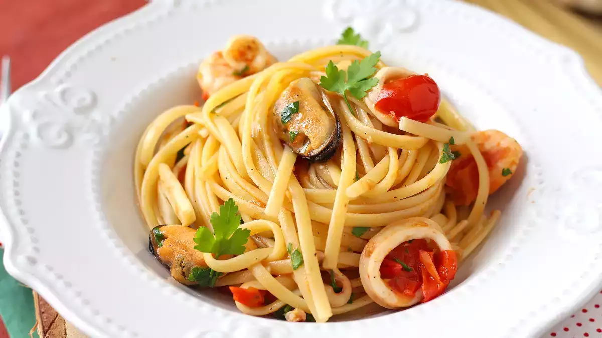 Menu di pesce per la Vigilia di Natale: idee complete e gustose spendendo poco