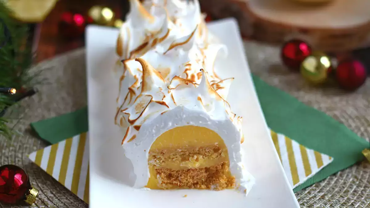 Lontano dalla tradizione, questo dessert dorato e agrumato è la vera magia del pranzo di Natale