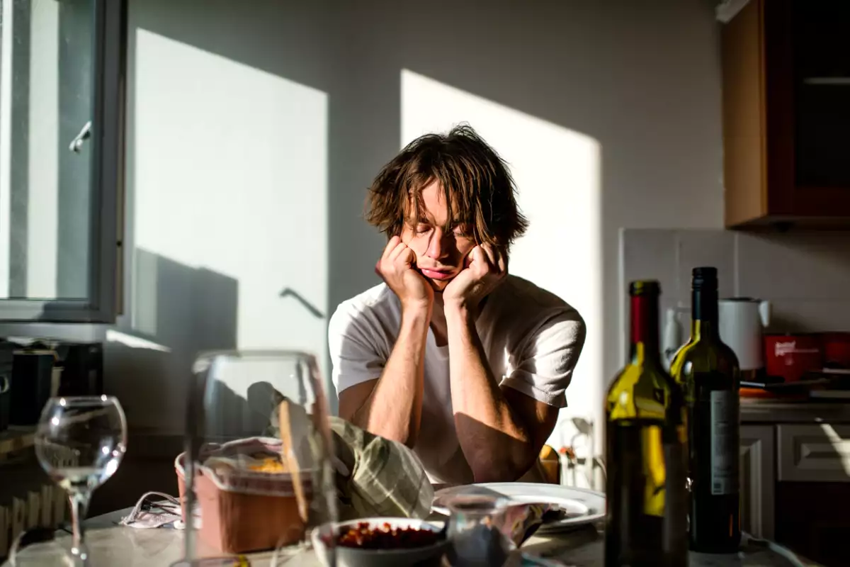 Come reidratare il corpo dopo pasti alcolici o feste?