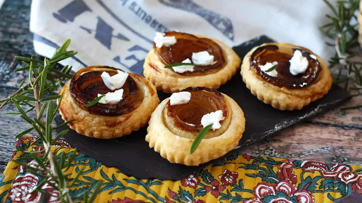 Tarte tatin salate: 9 idee creative e irresistibili per antipasti, brunch e cene leggere