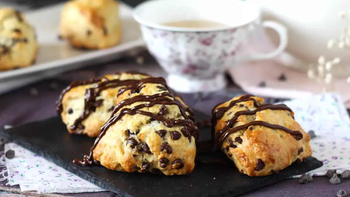 4 dolci inglesi per accompagnare il tè delle cinque e viaggiare direttamente in Inghilterra