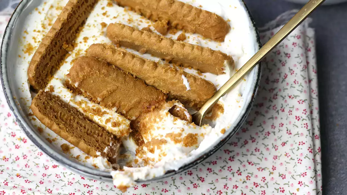 Non è una cheesecake né un dolce giapponese: la ricetta virale con yogurt e biscotti che sorprende tutti
