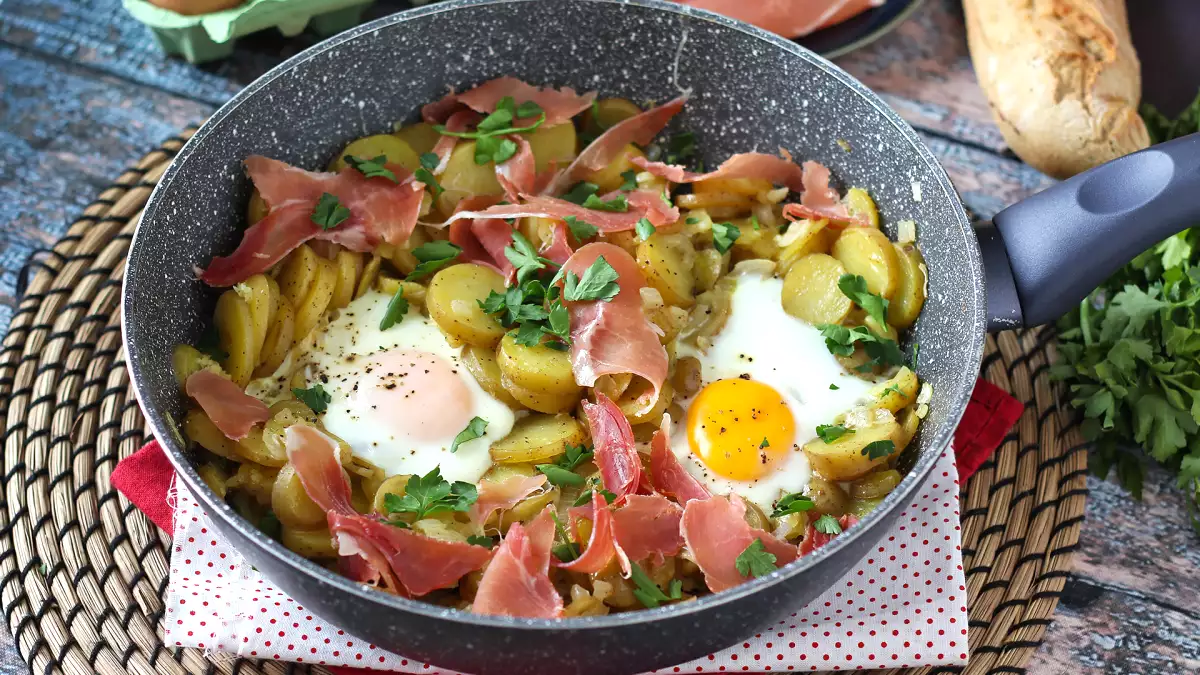 Addio al forno: 13 ricette in padella facili e veloci che ti fanno cucinare con meno sforzo