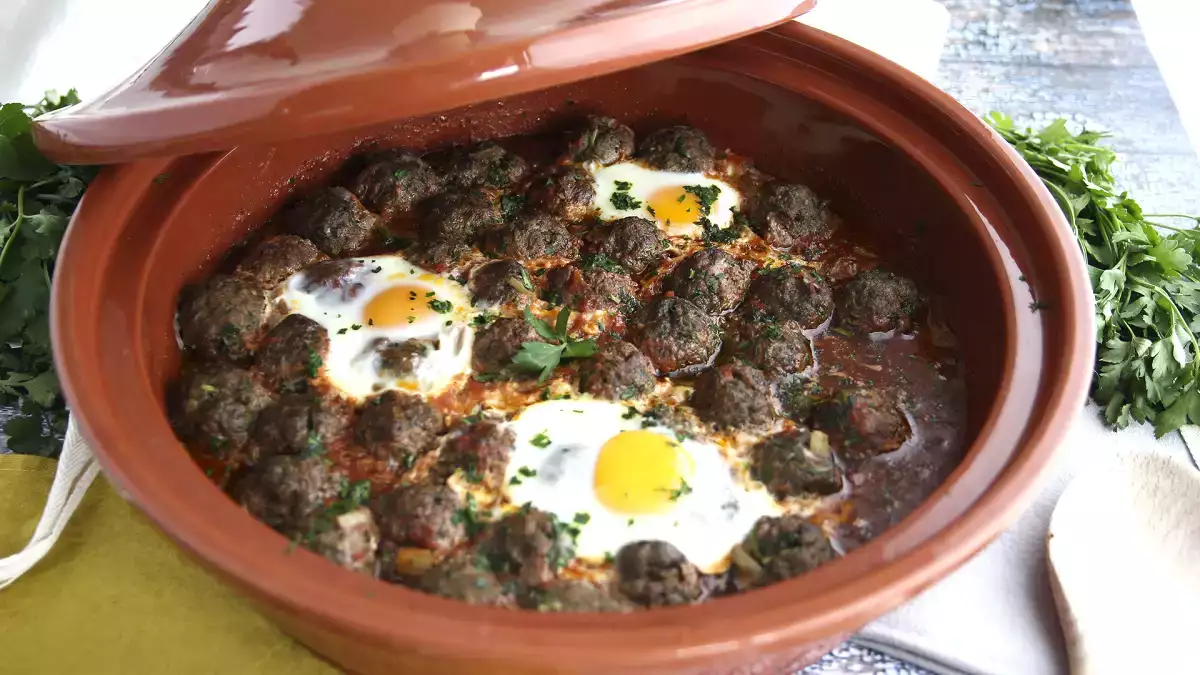 Tajine marocchino, cos’è e come si prepara: 5 ricette facili e profumate da provare subito