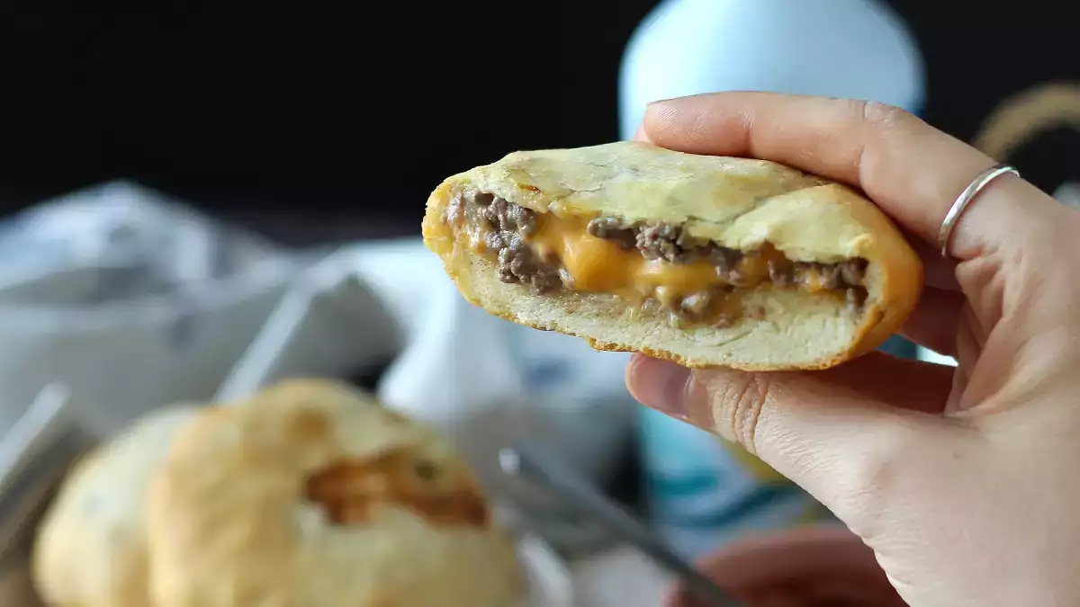 Queste 10 ricette con formaggio fuso stanno facendo impazzire tutti (e capirai subito perché)