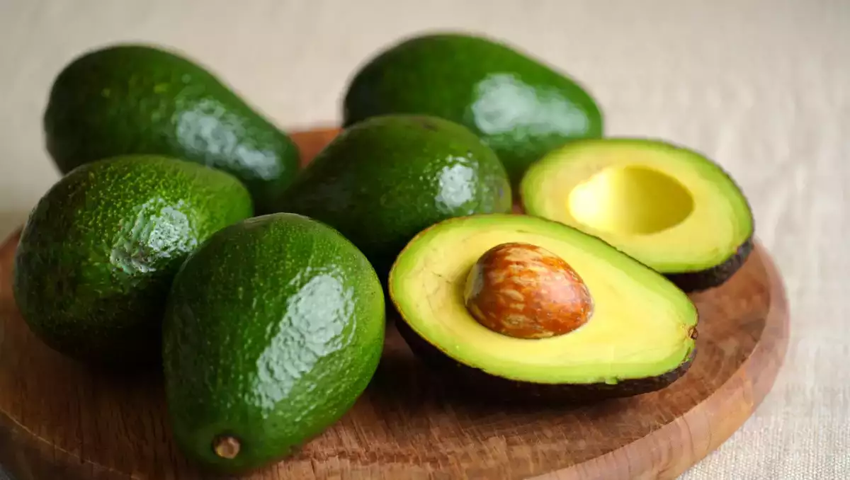 Come far maturare un avocado più velocemente? I consigli semplici per non aspettare giorni prima di gustarlo perfetto
