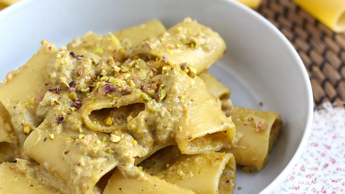 Questa pasta cremosa si fa senza panna: il risultato è incredibile