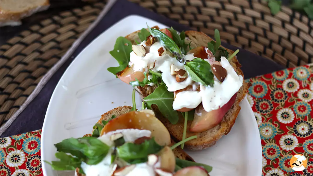 Brunch con toast, bagel e bruschette: 14 idee facili e sfiziose da provare subito