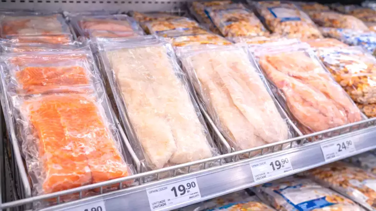 Pesce fresco o surgelato? La verità che cambia davvero il modo di fare la spesa