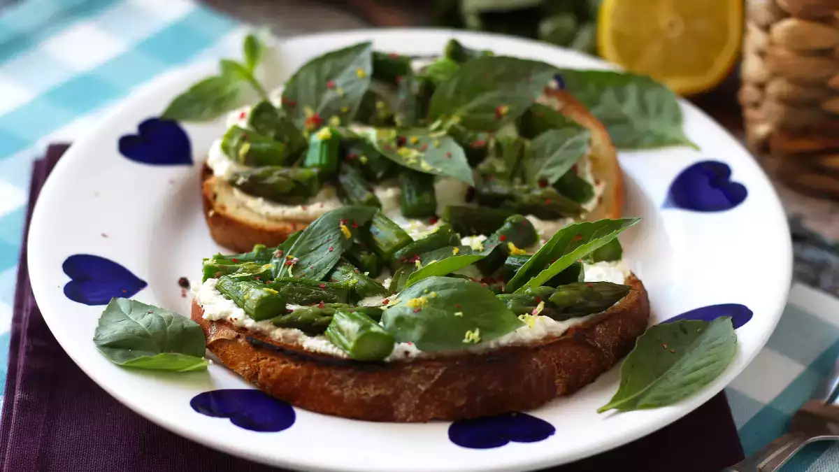 Asparagi verdi protagonisti della primavera: 8 ricette sfiziose per portarli in tavola ogni giorno