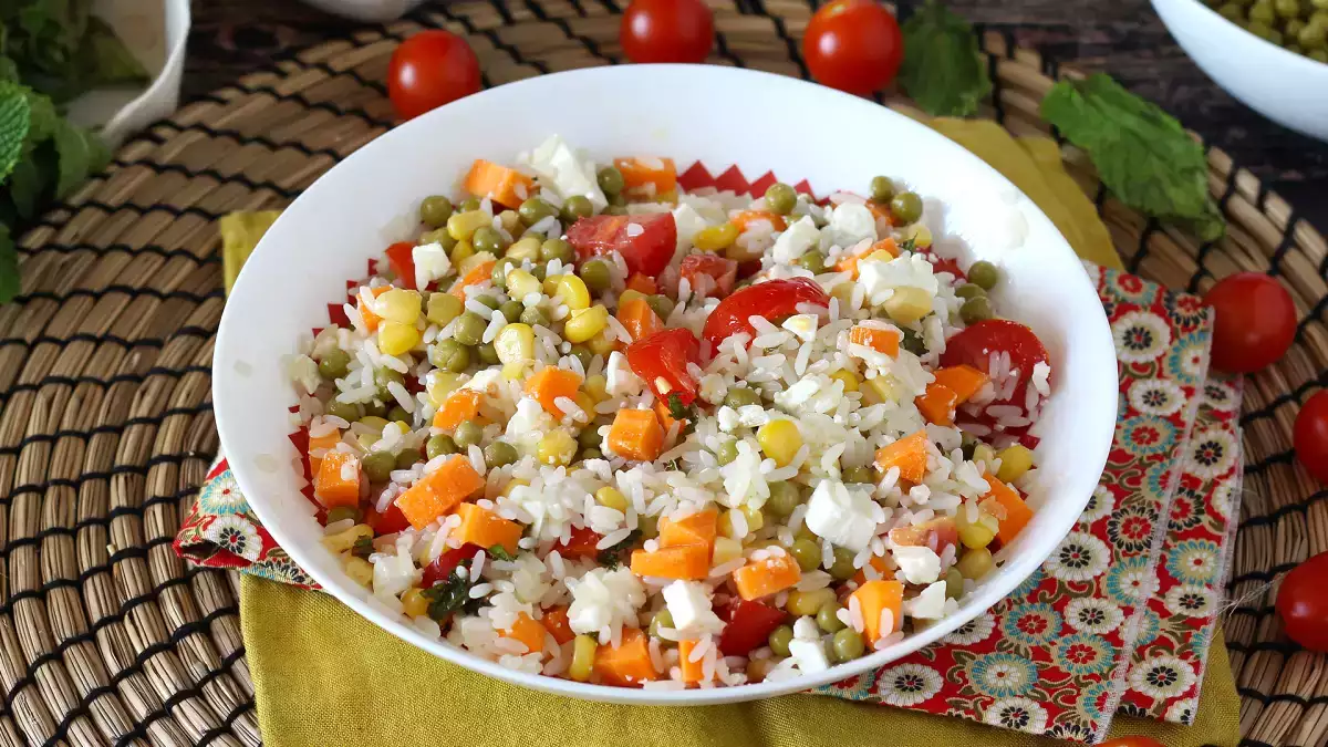 Trasforma gli avanzi in insalate irresistibili e sane: le idee che cambiano il tuo modo di cucinare