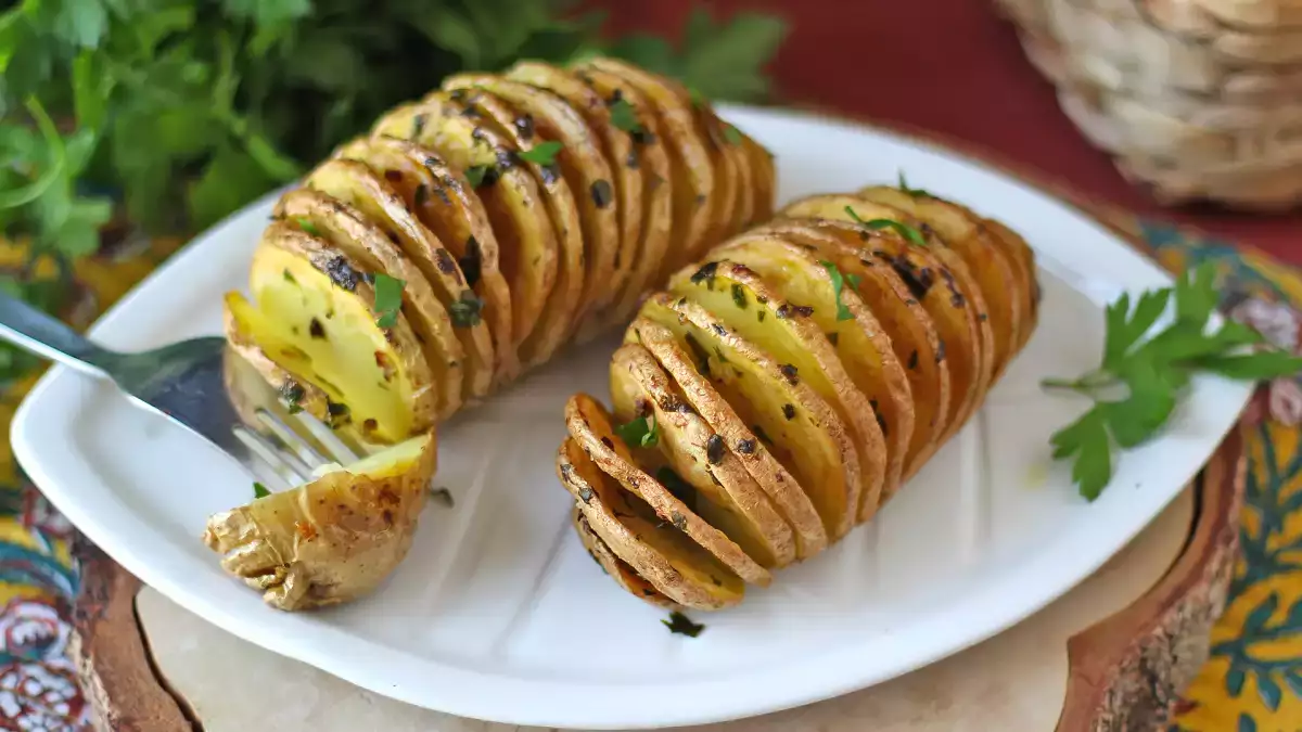 Patate Hasselback perfette? Ecco gli errori più comuni nella preparazione di questo contorno svedese