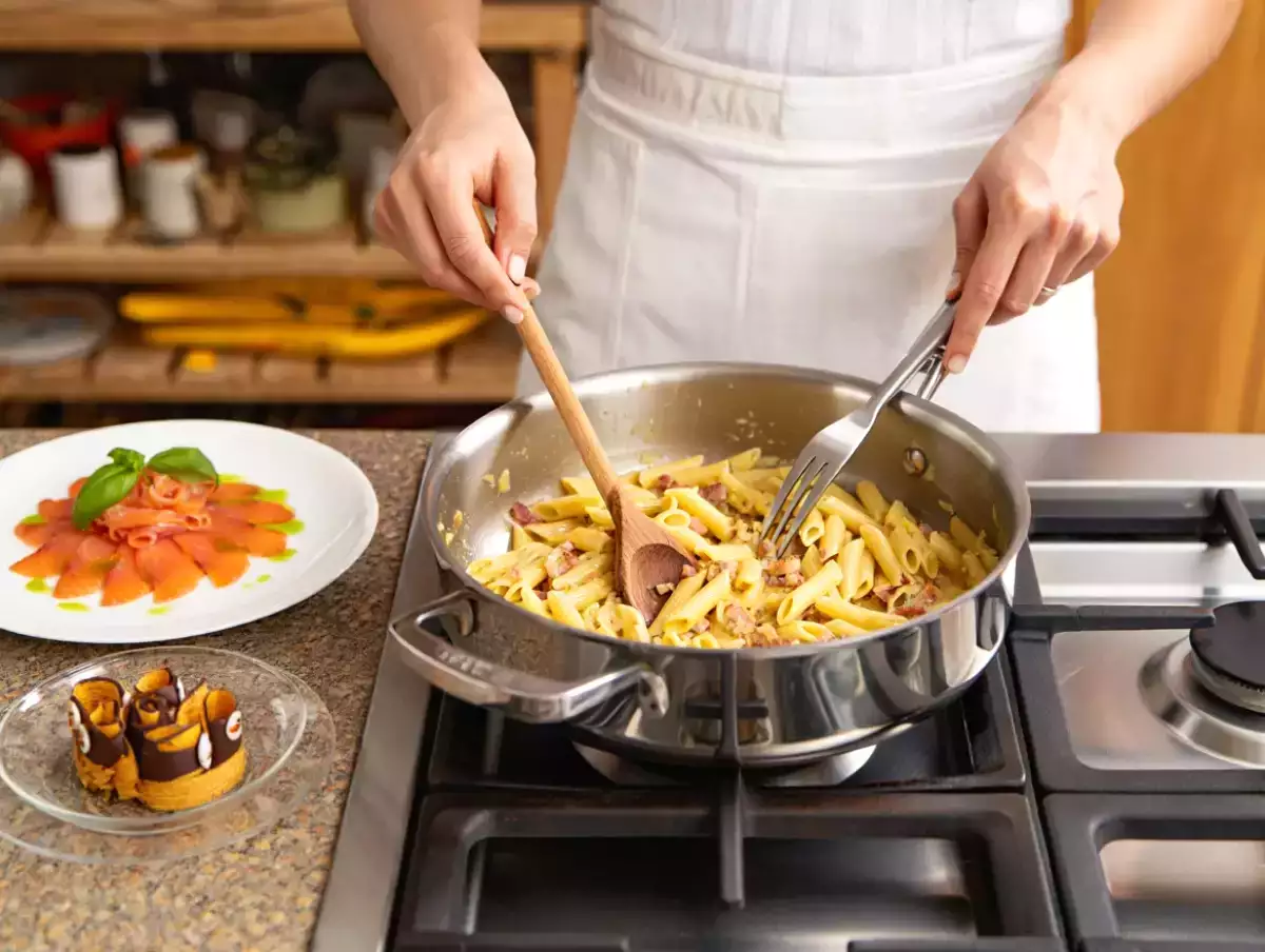 Menu del giorno, 10 maggio: antipasto sfizioso, primo piatto aromatico e dessert sorprendente