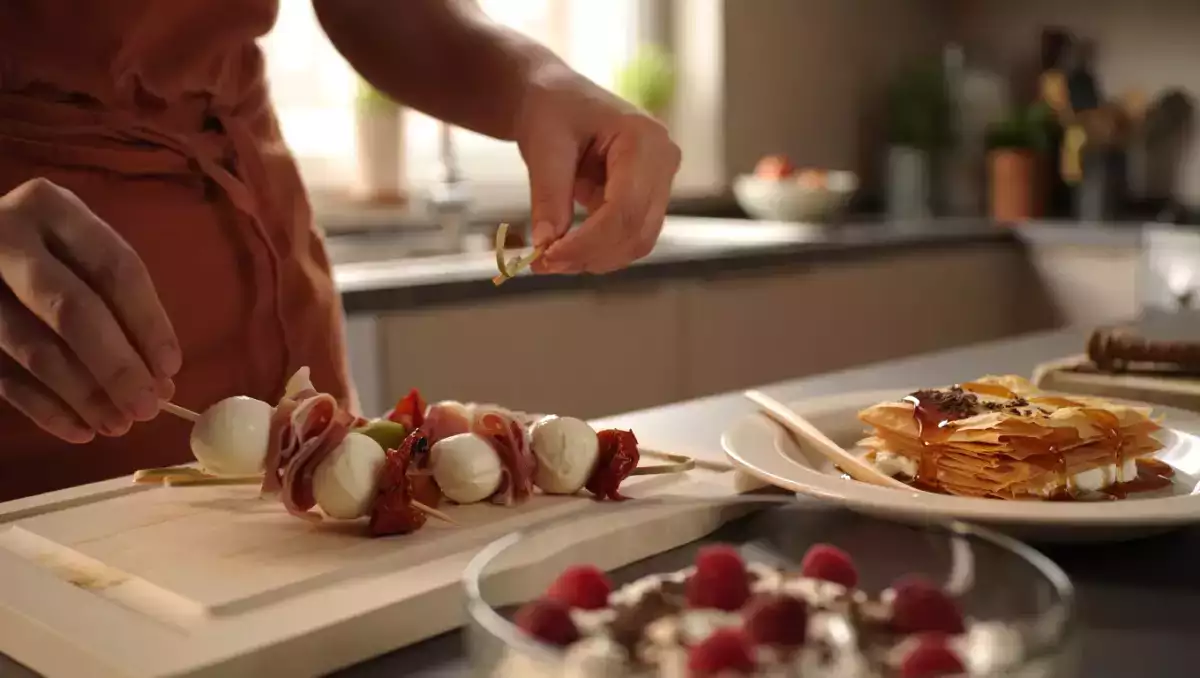 Menu del giorno, 12 maggio: spiedini, torta salata e gelati freschi