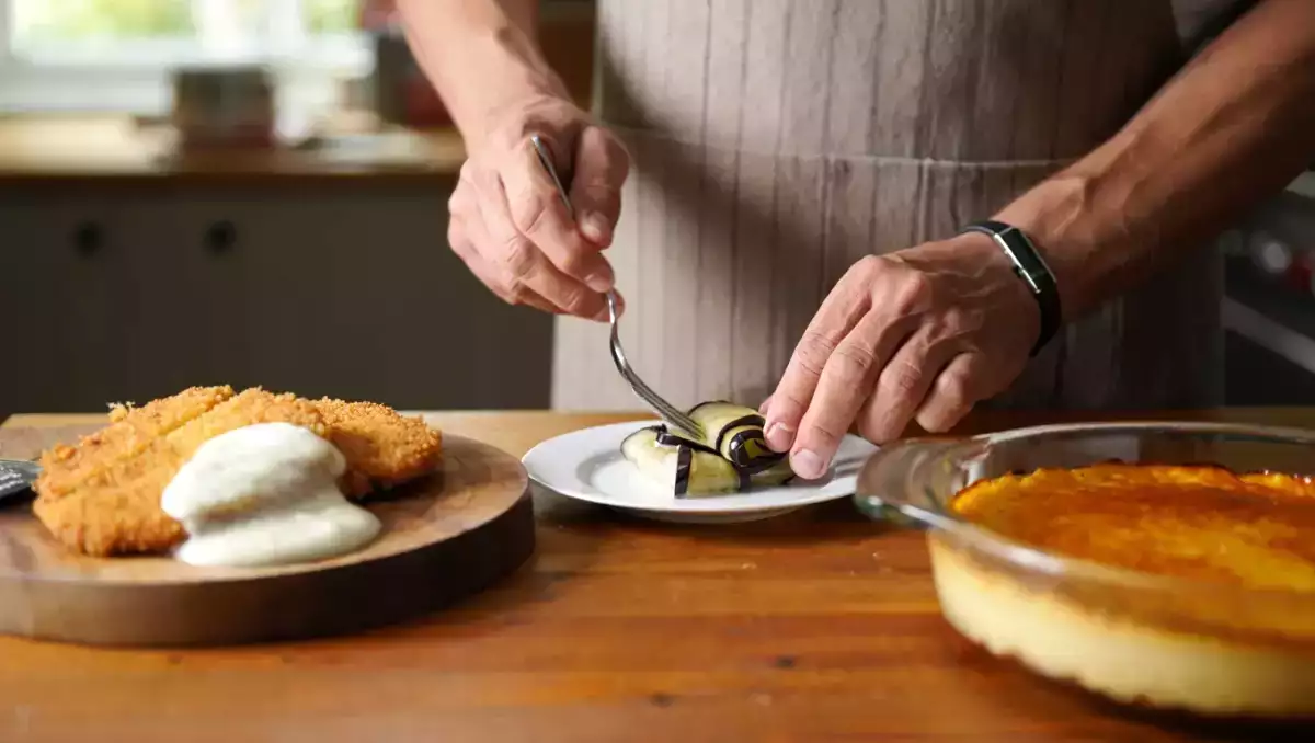 Scopri il menu del 23 maggio: delizie con involtini di melanzana e il dolce flan pâtissier