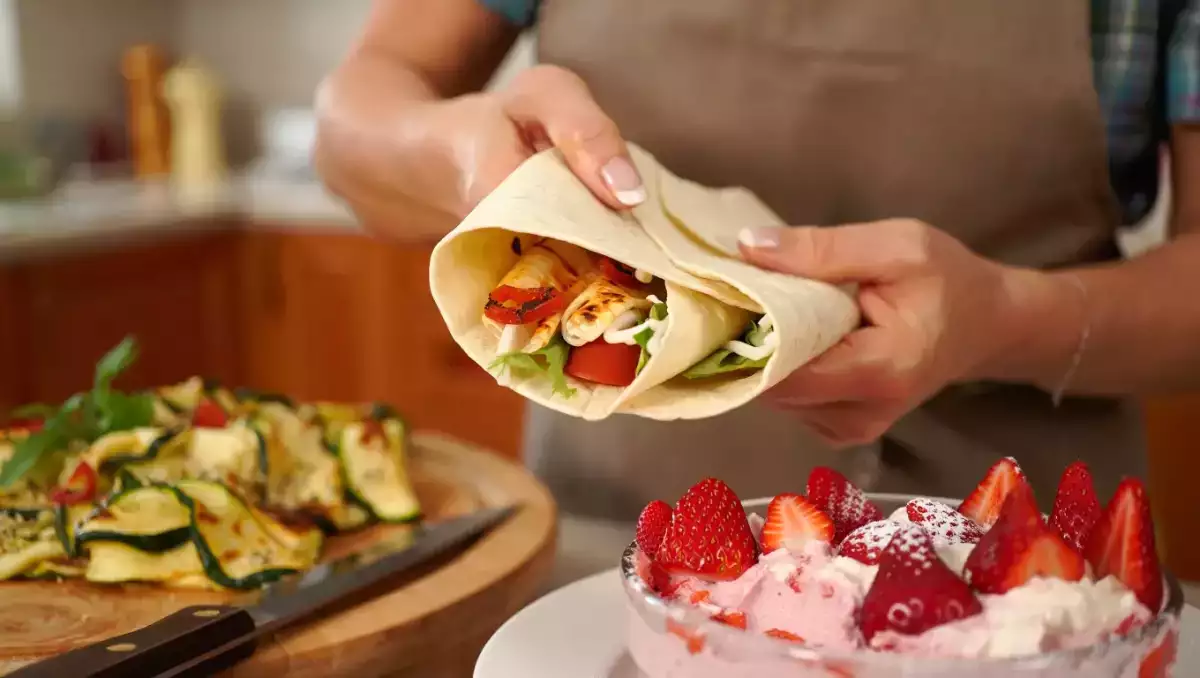 Menu del giorno, 5 giugno: spiedini di zucchine, big mac wrap e cremoso alla fragola