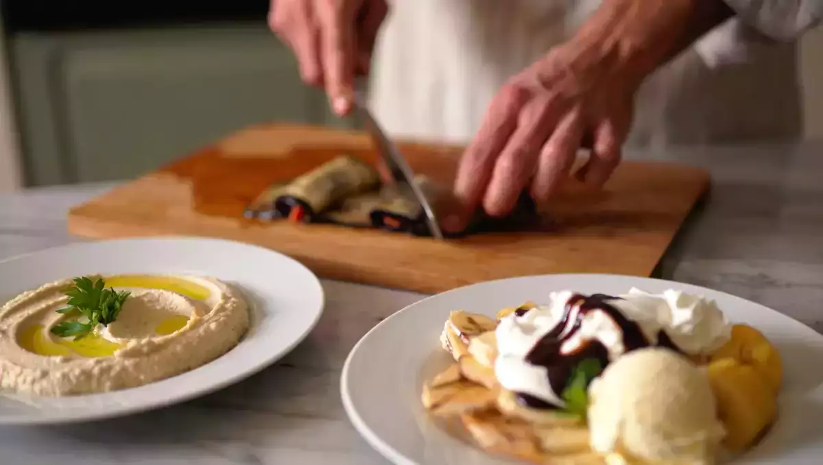 Menu vegetariano, 21 giugno: freschezza e sapori con hummus, melanzane e banana split