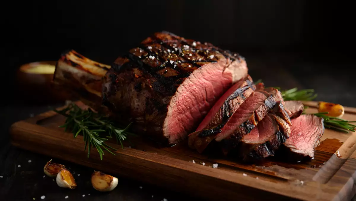 Carne a cena: consigli semplici per evitare bruciore e insonnia e migliorare la digestione
