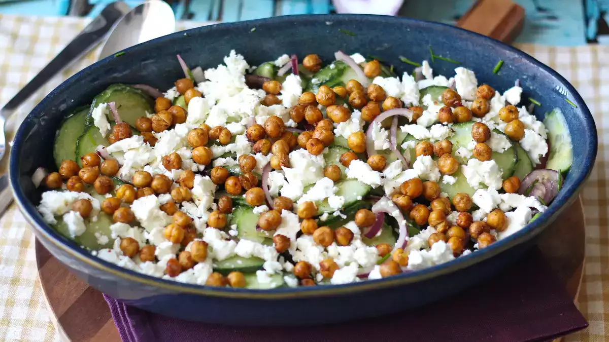 Insalate di legumi facili e gustose: idee con conserve e preparazioni semplici per pranzi leggeri