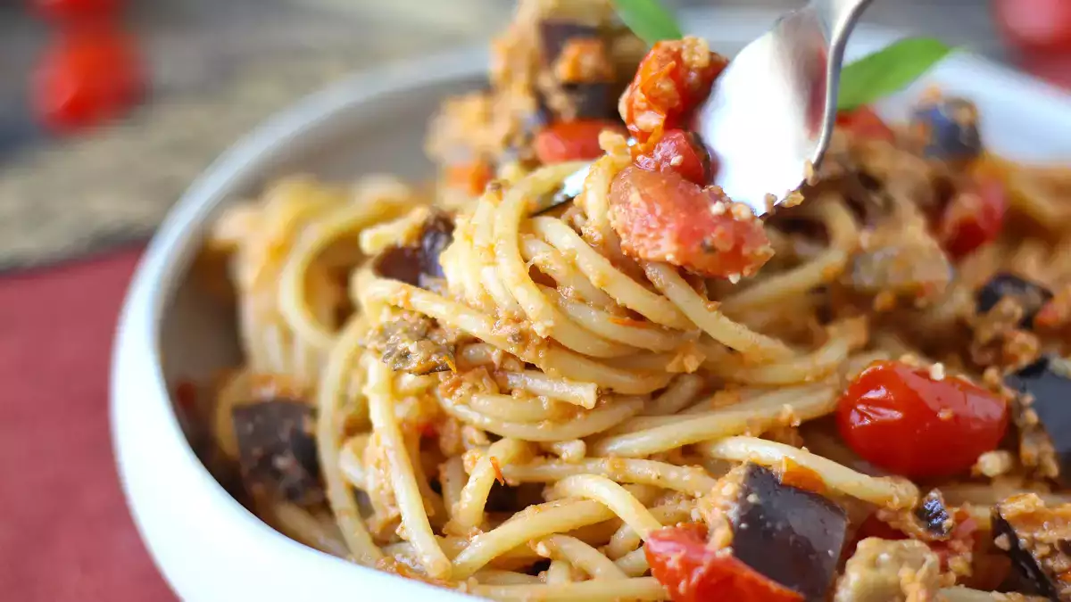 10 ricette con melanzane che fanno esplodere il profumo d'estate nella tua cucina in pochi minuti