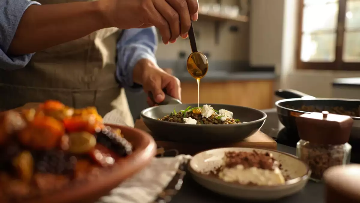 Menu vegetariano, 30 giugno: un viaggio tra lenticchie, tajine e tiramisù al cioccolato