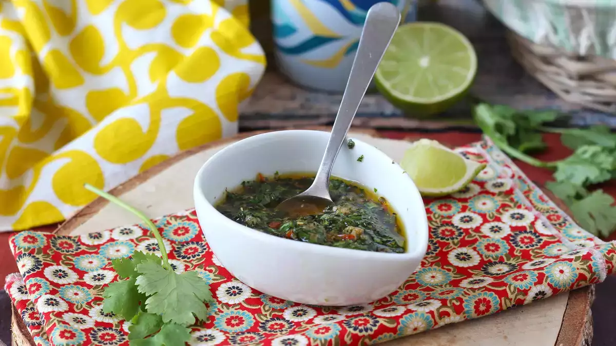 Chimichurri perfetto per le grigliate: ingredienti essenziali e tre consigli pratici per prepararlo