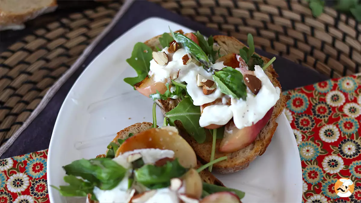 Burrata e frutta: abbinamenti estivi più golosi e i trend che vedi ovunque in questo periodo