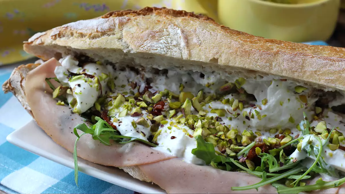 Scopri perché mortadella, burrata e pistacchi sono la combinazione italiana che spopola ora