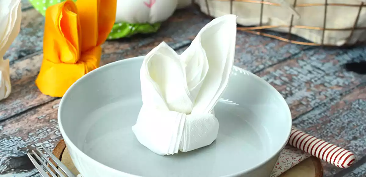 Come piegare i tovaglioli a Pasqua. Seguite il nostro tutorial!