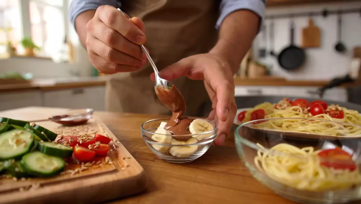Menu del giorno, 7 luglio: freschezza e gusto con cetrioli, spaghetti e cioccolato