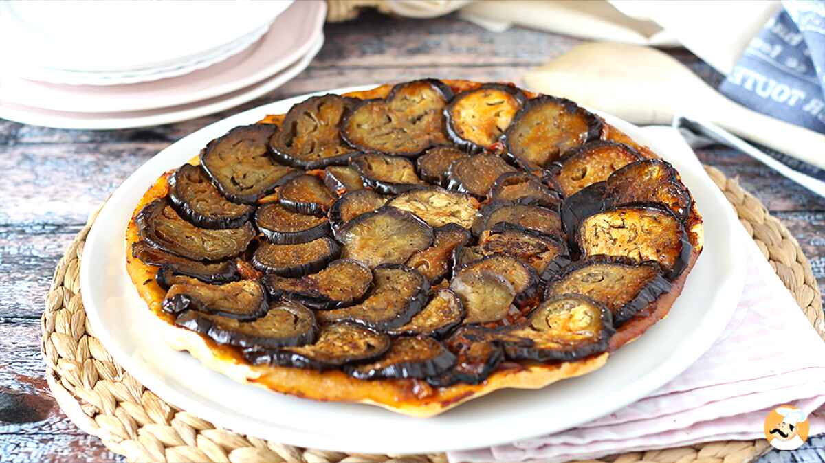 Tarte Tatin salata, la ricetta facile per una cena sfiziosa