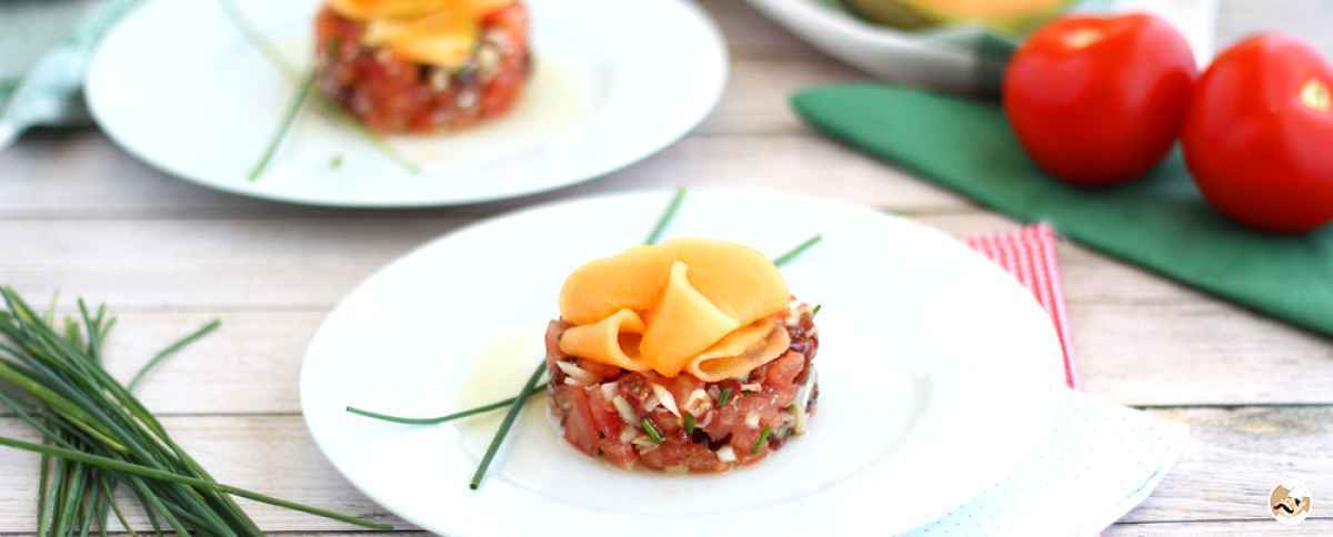 Tartare di pomodori, prosciutto crudo e melone: la ricetta ideale per l'estate!