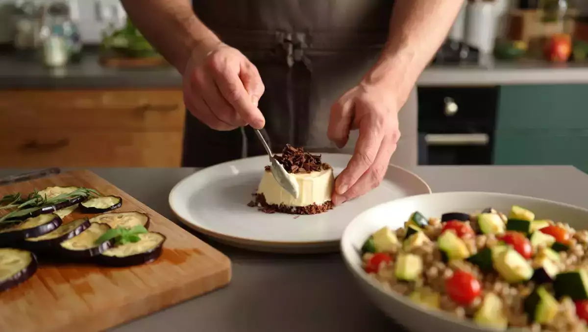Menu vegetariano, 7 luglio: sandwich di melanzane, insalata cremosa e dolce al cioccolato