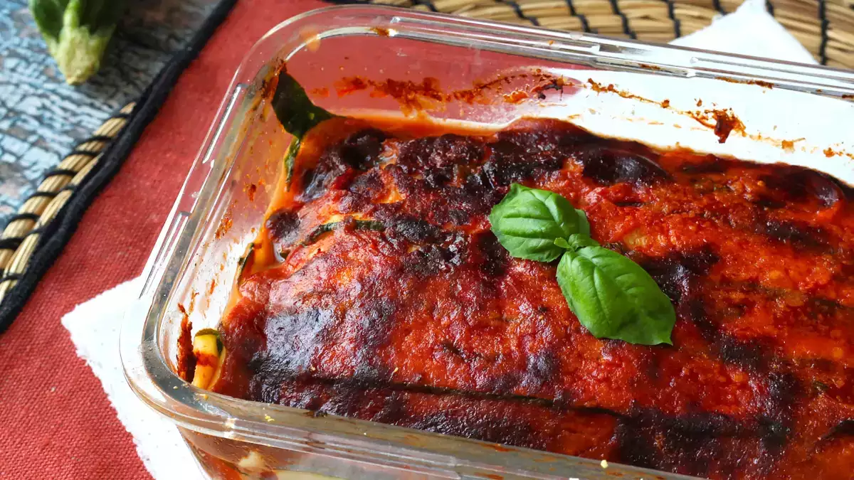 Sì, puoi fare la parmigiana di zucchine in friggitrice ad aria: versione croccante che cambia tutto