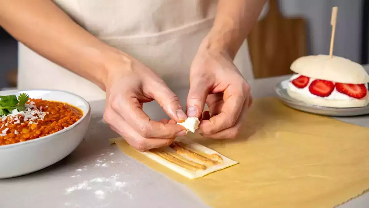 Menu vegetariano, 13 luglio: un viaggio tra sushi di pasta fillo, zuppa di lenticchie e dolce giapponese