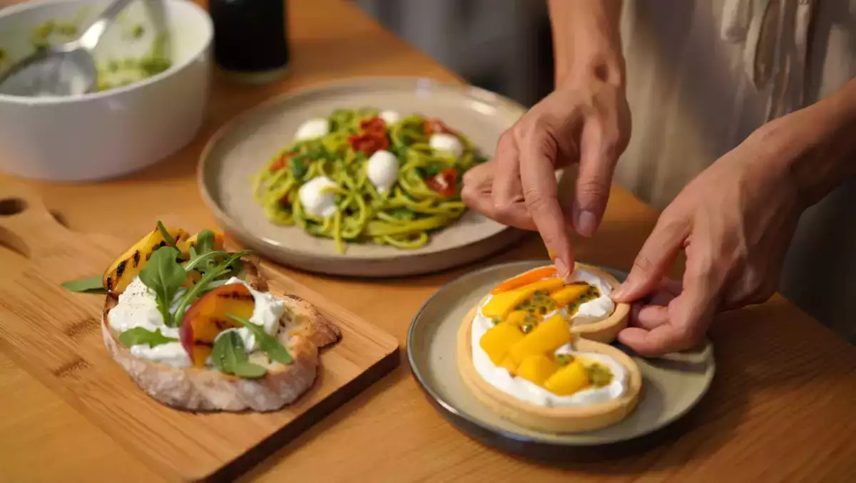 Menu vegetariano, 15 luglio: bruschette gourmet, pasta fredda estiva e una torta a forma di numero