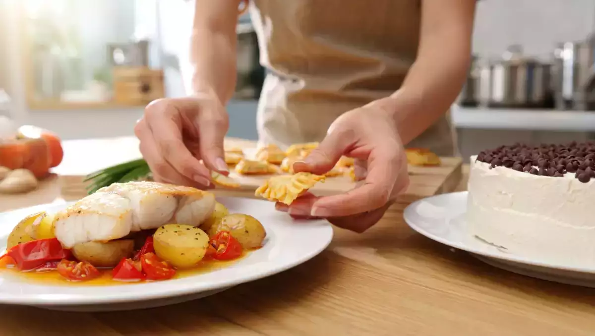 Menù del giorno, 21 luglio: fagottini di pasta fillo, merluzzo in padella e torta al mascarpone