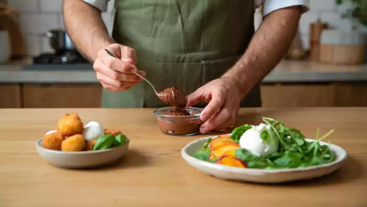 Menu vegetariano, 19 luglio: freschezza e golosità con mozzarella, pesche e cioccolato